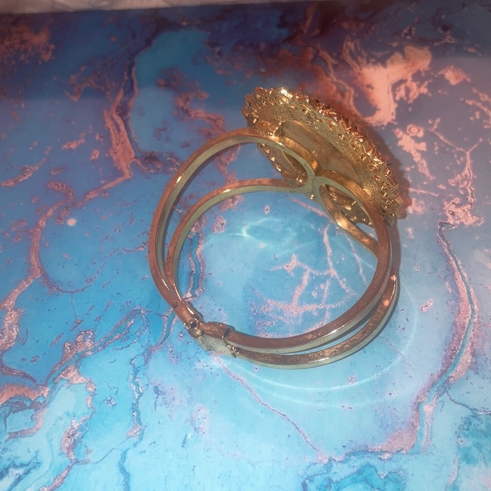 Vintage Bangle - Picture 2 of 3